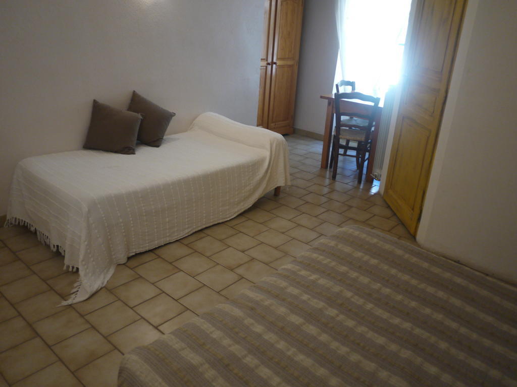 Auberge Des Seguins Buoux Pokoj fotografie