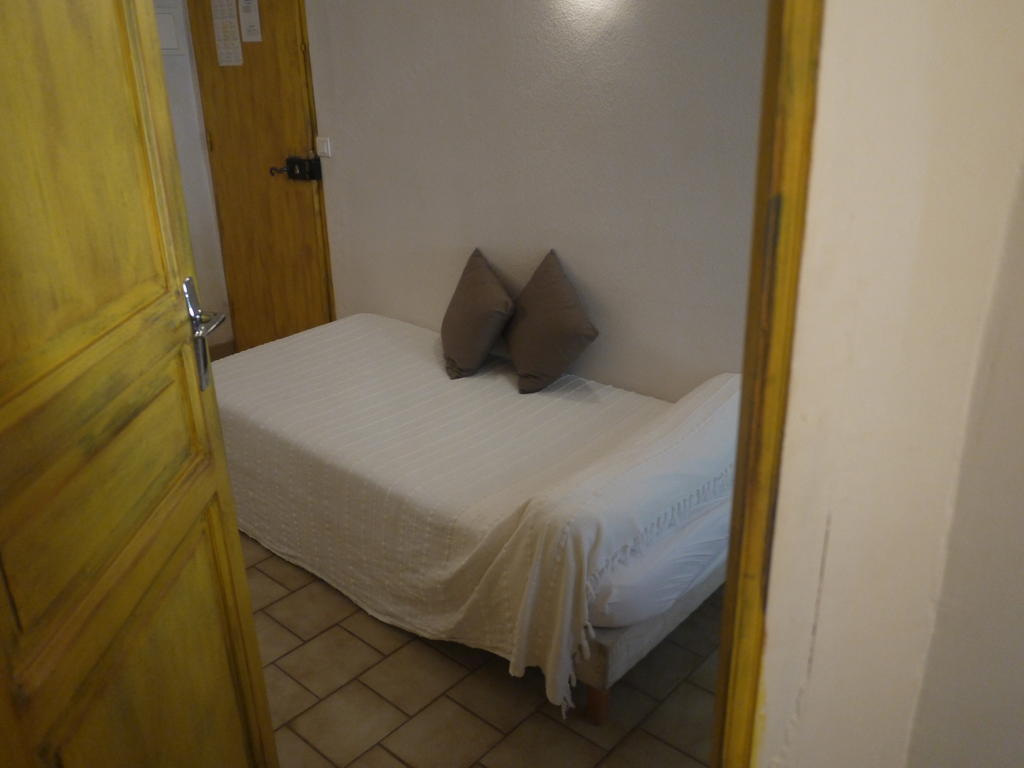 Auberge Des Seguins Buoux Pokoj fotografie