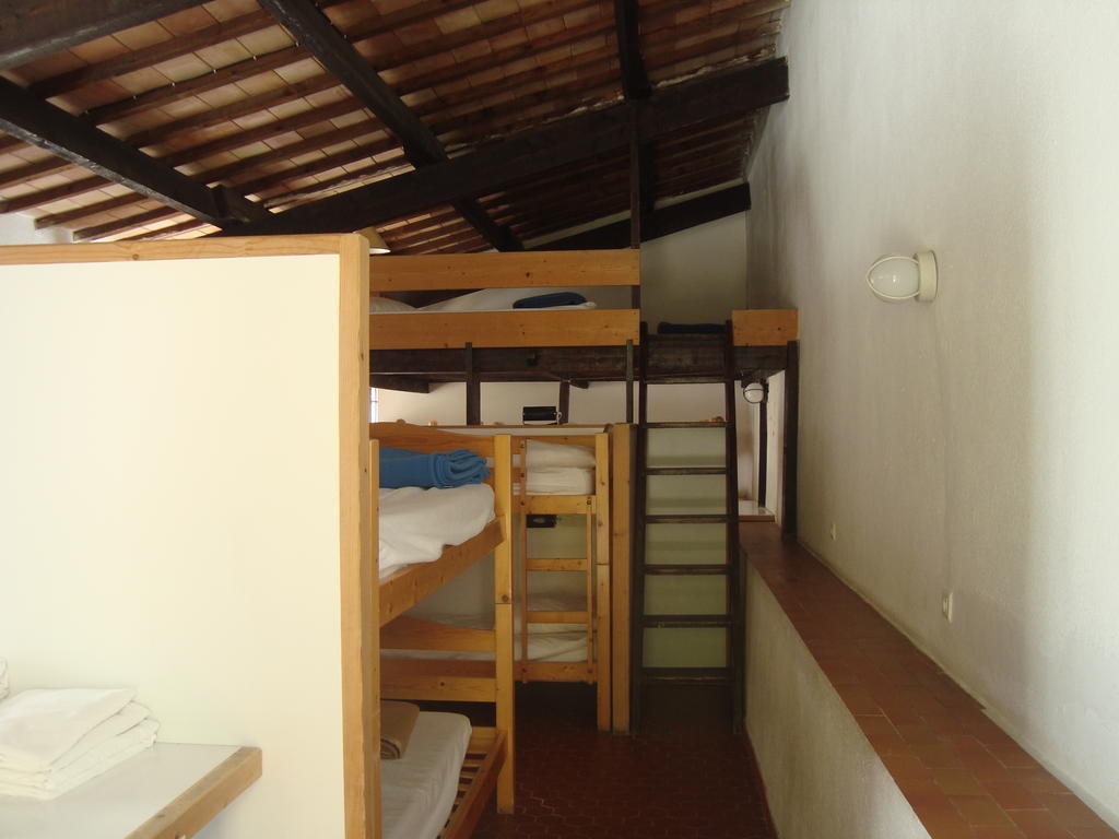 Auberge Des Seguins Buoux Pokoj fotografie
