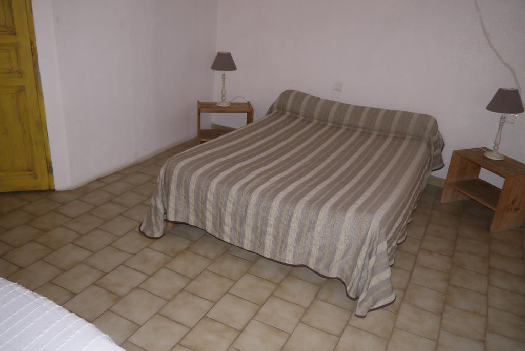 Auberge Des Seguins Buoux Pokoj fotografie